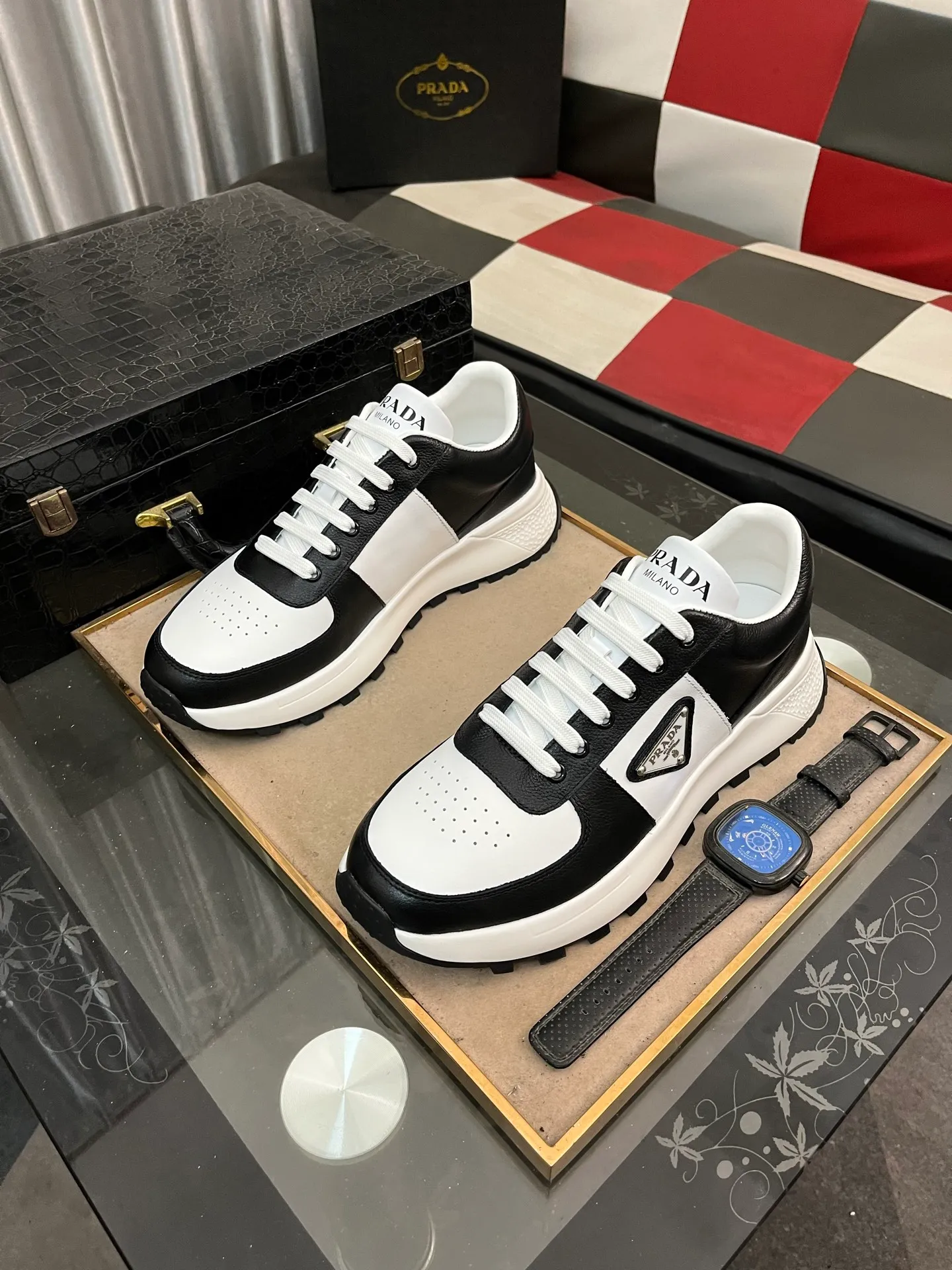 Men's shoes 💰440⌚️⌚️ PRADA [Prada] popular men's shoes, casual shoes and sports shoes! High-end quality 🍀 The upper is made of imported original cowhide 💥 cowhide lining; the original molded outsole. The style is correct and elegant, comfortable and versatile💪 Three quality guarantees. Size: 38-44, 3️⃣colors available.